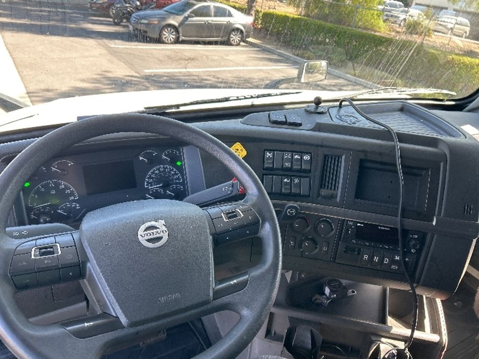 Sleeper Tractor-Heavy Duty Tractors-Volvo-2023-VNL64760-Torrance-CA-522,889\n\t\tmiles-$ 89,250 - Image 11