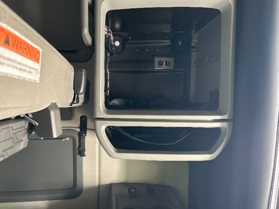 Sleeper Tractor-Heavy Duty Tractors-Volvo-2023-VNL64760-Torrance-CA-522,889\n\t\tmiles-$ 89,250 - Image 15