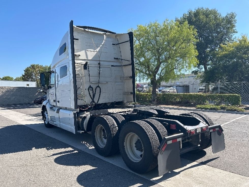Sleeper Tractor-Heavy Duty Tractors-Volvo-2023-VNL64760-Torrance-CA-522,889\n\t\tmiles-$ 89,250 - Image 5
