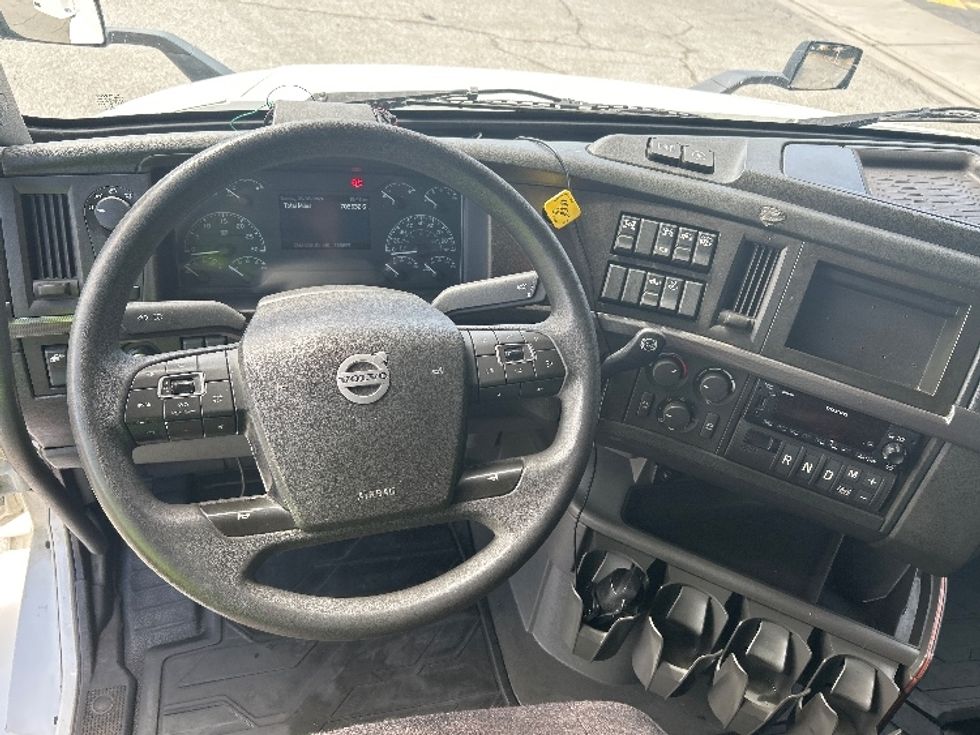 Sleeper Tractor-Heavy Duty Tractors-Volvo-2023-VNL64760-Torrance-CA-703,588\n\t\tmiles-$ 60,750 - Image 11