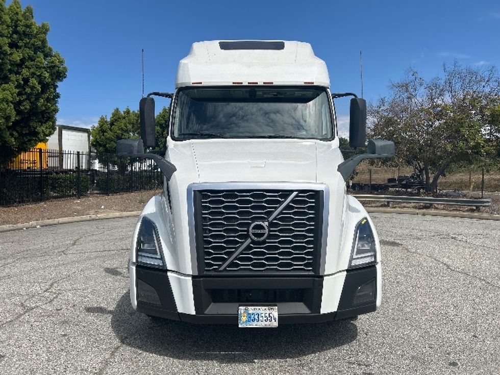 Sleeper Tractor-Heavy Duty Tractors-Volvo-2023-VNL64760-Torrance-CA-703,588\n\t\tmiles-$ 60,750 - Image 2