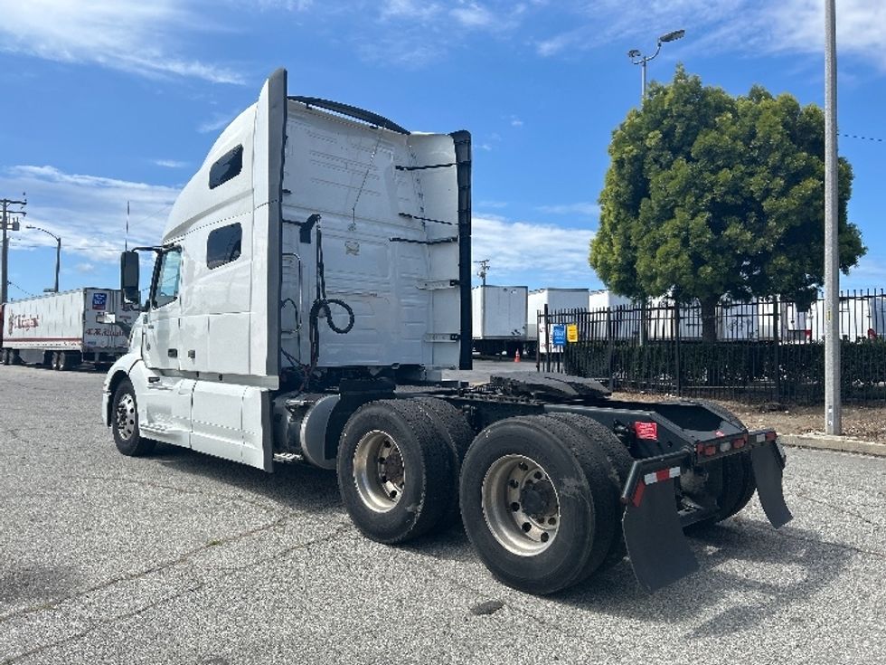 Sleeper Tractor-Heavy Duty Tractors-Volvo-2023-VNL64760-Torrance-CA-703,588\n\t\tmiles-$ 60,750 - Image 5