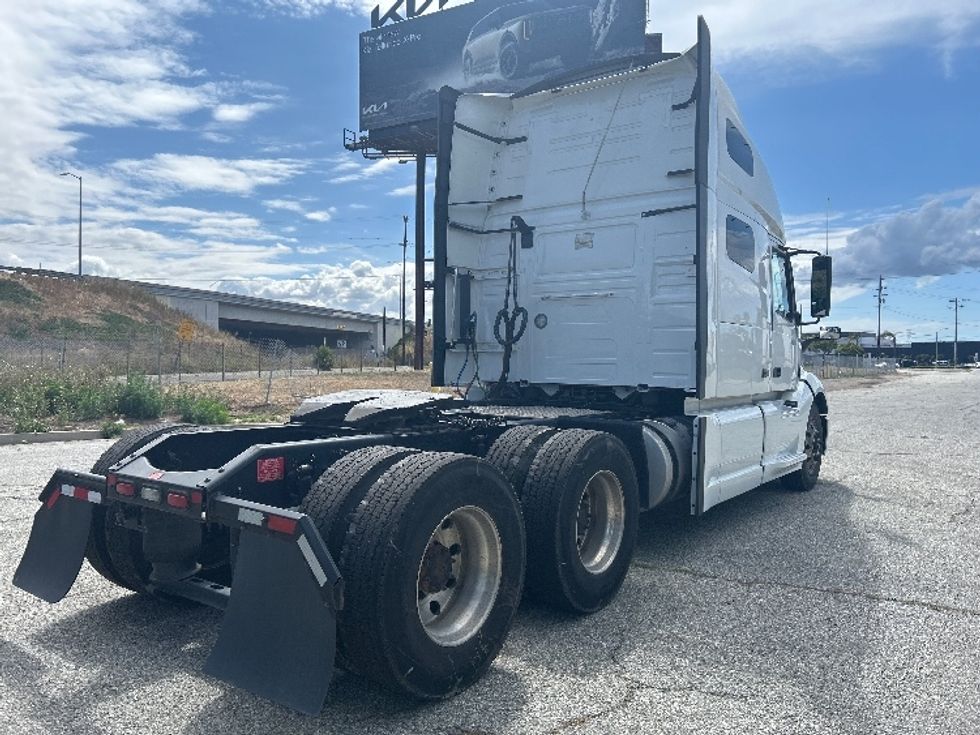 Sleeper Tractor-Heavy Duty Tractors-Volvo-2023-VNL64760-Torrance-CA-703,588\n\t\tmiles-$ 60,750 - Image 7