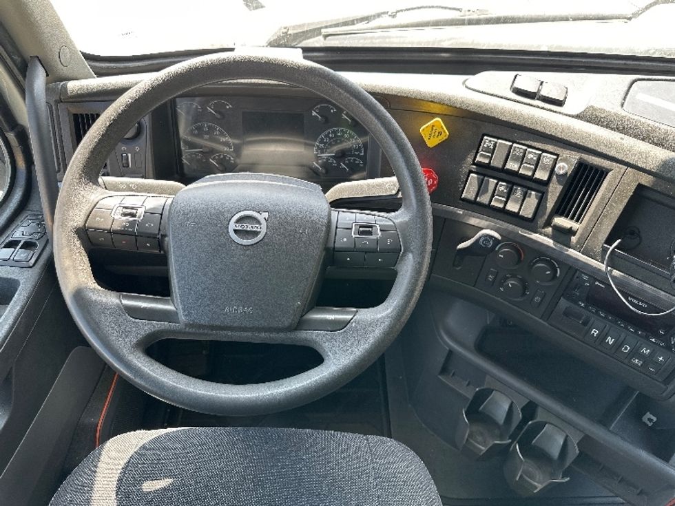 Sleeper Tractor-Heavy Duty Tractors-Volvo-2023-VNL64760-Torrance-CA-710,387\n\t\tmiles-$ 69,750 - Image 11
