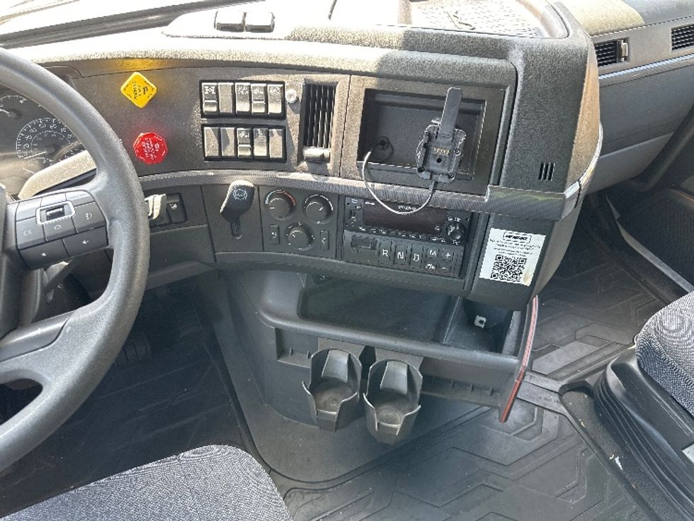 Sleeper Tractor-Heavy Duty Tractors-Volvo-2023-VNL64760-Torrance-CA-710,387\n\t\tmiles-$ 69,750 - Image 12