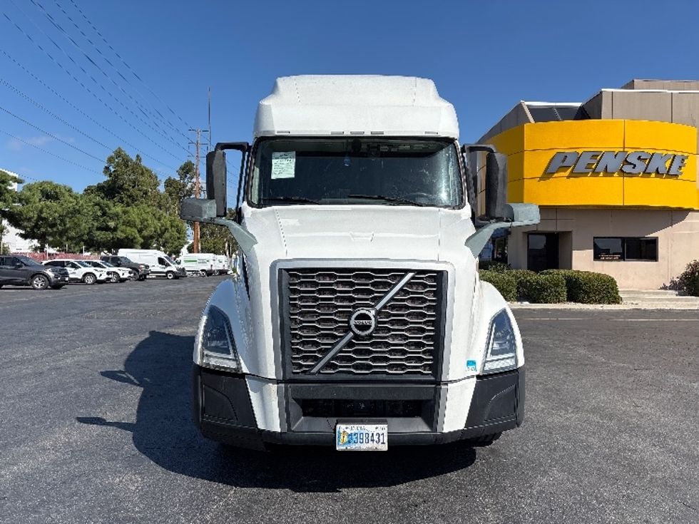 Sleeper Tractor-Heavy Duty Tractors-Volvo-2023-VNL64760-Torrance-CA-710,387\n\t\tmiles-$ 69,750 - Image 2