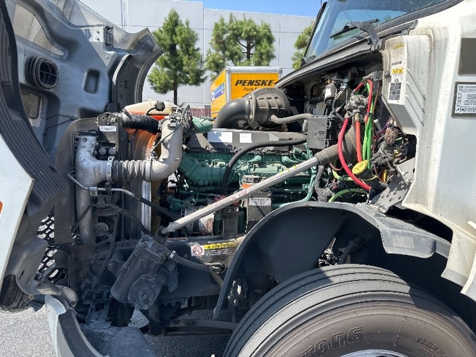 Sleeper Tractor-Heavy Duty Tractors-Volvo-2023-VNL64760-Torrance-CA-710,387\n\t\tmiles-$ 69,750 - Image 21
