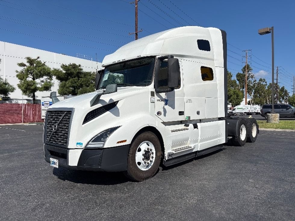 Sleeper Tractor-Heavy Duty Tractors-Volvo-2023-VNL64760-Torrance-CA-710,387\n\t\tmiles-$ 69,750 - Image 3