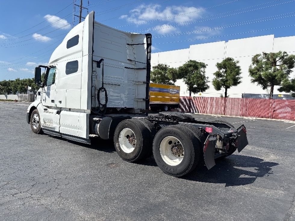Sleeper Tractor-Heavy Duty Tractors-Volvo-2023-VNL64760-Torrance-CA-710,387\n\t\tmiles-$ 69,750 - Image 5