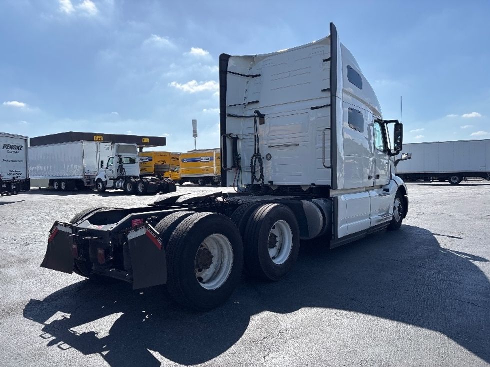 Sleeper Tractor-Heavy Duty Tractors-Volvo-2023-VNL64760-Torrance-CA-710,387\n\t\tmiles-$ 69,750 - Image 7