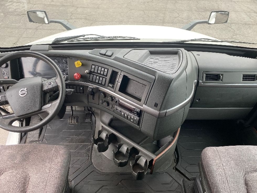 Sleeper Tractor-Heavy Duty Tractors-Volvo-2023-VNL64760-Torrance-CA-769,420\n\t\tmiles-$ 52,250 - Image 12