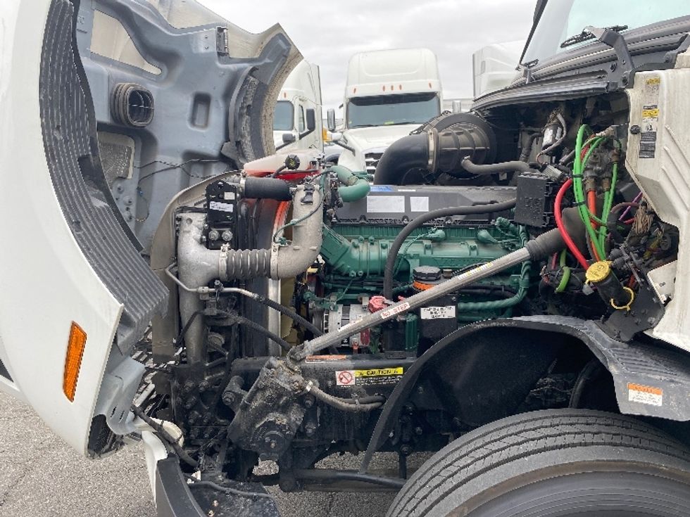 Sleeper Tractor-Heavy Duty Tractors-Volvo-2023-VNL64760-Torrance-CA-769,420\n\t\tmiles-$ 52,250 - Image 21