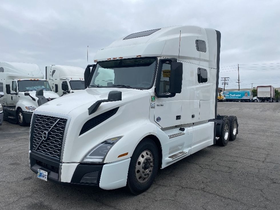 Sleeper Tractor-Heavy Duty Tractors-Volvo-2023-VNL64760-Torrance-CA-769,420\n\t\tmiles-$ 52,250 - Image 3