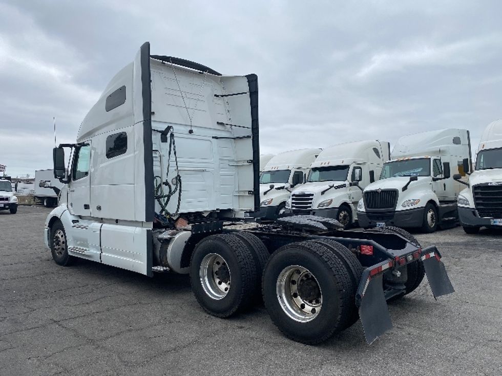 Sleeper Tractor-Heavy Duty Tractors-Volvo-2023-VNL64760-Torrance-CA-769,420\n\t\tmiles-$ 52,250 - Image 5
