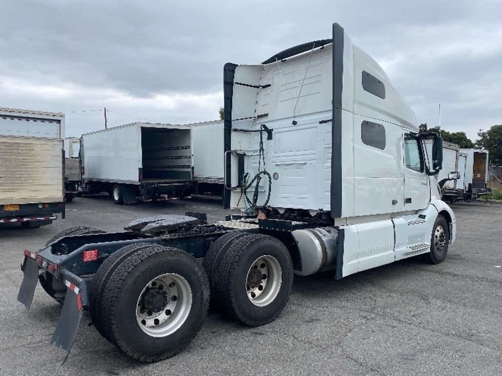 Sleeper Tractor-Heavy Duty Tractors-Volvo-2023-VNL64760-Torrance-CA-769,420\n\t\tmiles-$ 52,250 - Image 7