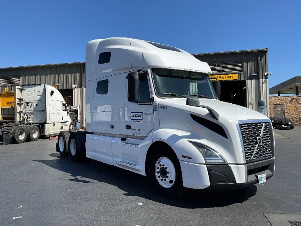 Sleeper Tractor-Heavy Duty Tractors-Volvo-2023-VNL64760-Ventura-CA-411,814\n\t\tmiles-$ 100,750 - Image 1