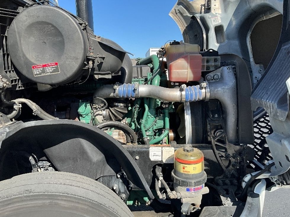 Sleeper Tractor-Heavy Duty Tractors-Volvo-2023-VNL64760-Ventura-CA-411,814\n\t\tmiles-$ 100,750 - Image 20