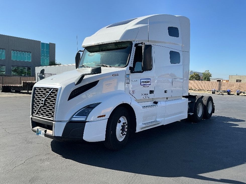 Sleeper Tractor-Heavy Duty Tractors-Volvo-2023-VNL64760-Ventura-CA-411,814\n\t\tmiles-$ 100,750 - Image 3