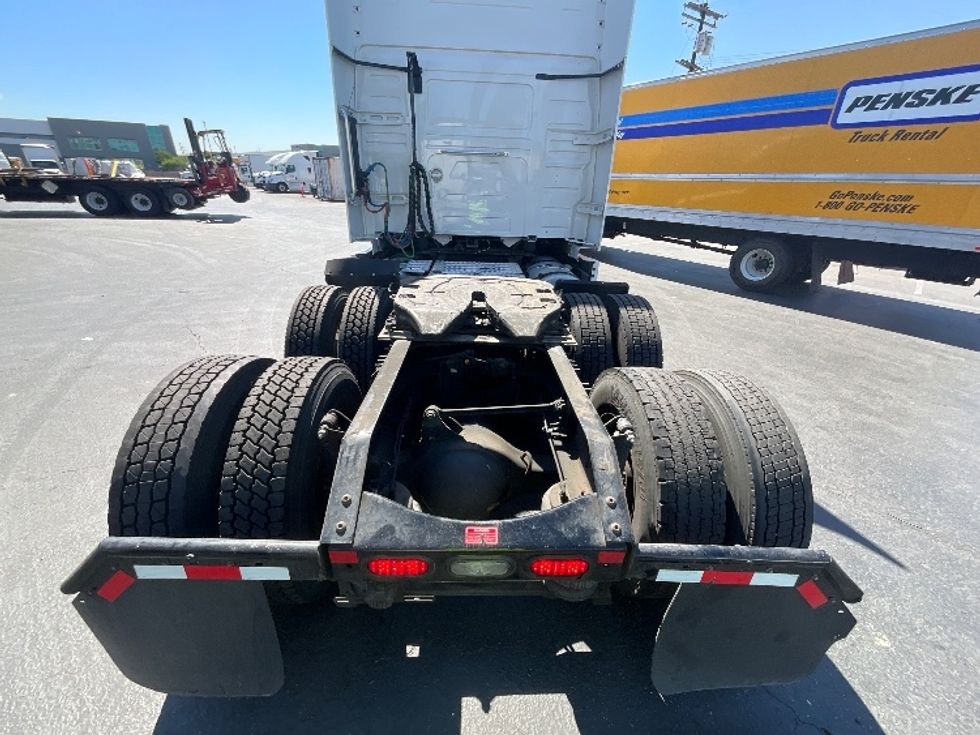 Sleeper Tractor-Heavy Duty Tractors-Volvo-2023-VNL64760-Ventura-CA-411,814\n\t\tmiles-$ 100,750 - Image 6