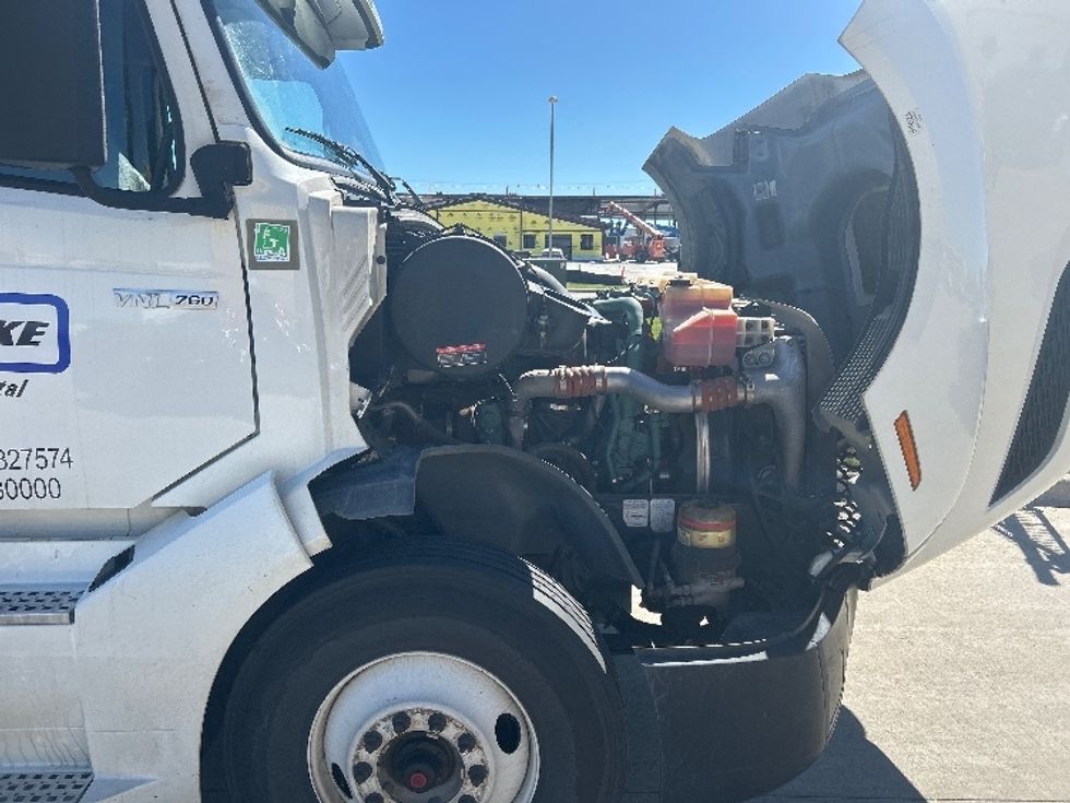 Sleeper Tractor-Heavy Duty Tractors-Volvo-2023-VNL64760-West Fargo-ND-495,110\n\t\tmiles-$ 85,250 - Image 20
