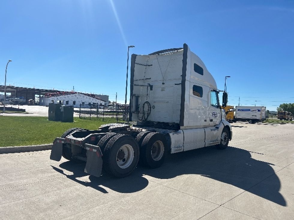 Sleeper Tractor-Heavy Duty Tractors-Volvo-2023-VNL64760-West Fargo-ND-495,110\n\t\tmiles-$ 85,250 - Image 7