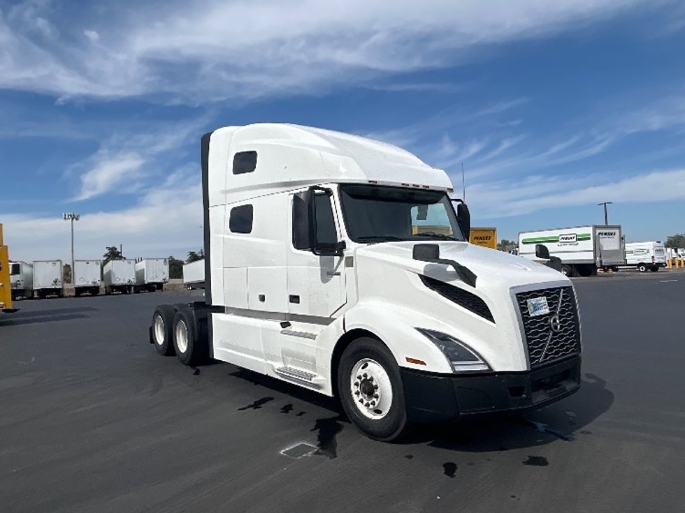 Sleeper Tractor-Heavy Duty Tractors-Volvo-2023-VNL64760-West Sacramento-CA-361,222\n\t\tmiles-$ 106,250 - Image 1