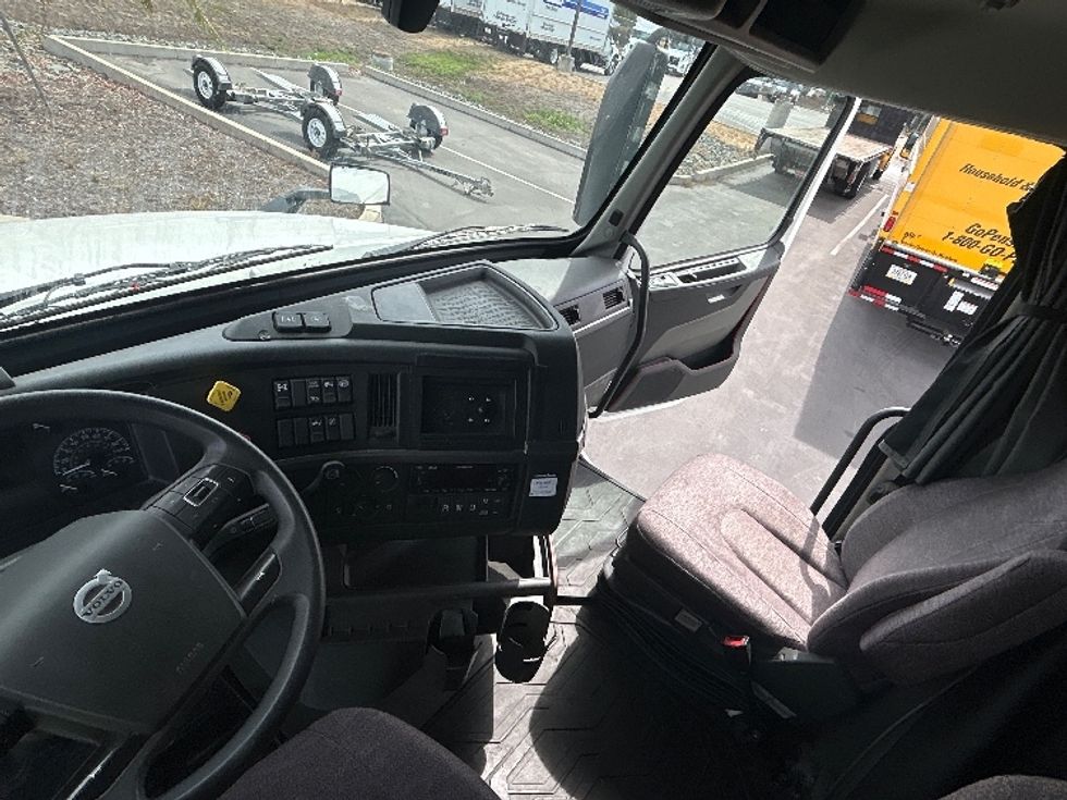 Sleeper Tractor-Heavy Duty Tractors-Volvo-2023-VNL64760-West Sacramento-CA-361,222\n\t\tmiles-$ 106,250 - Image 12