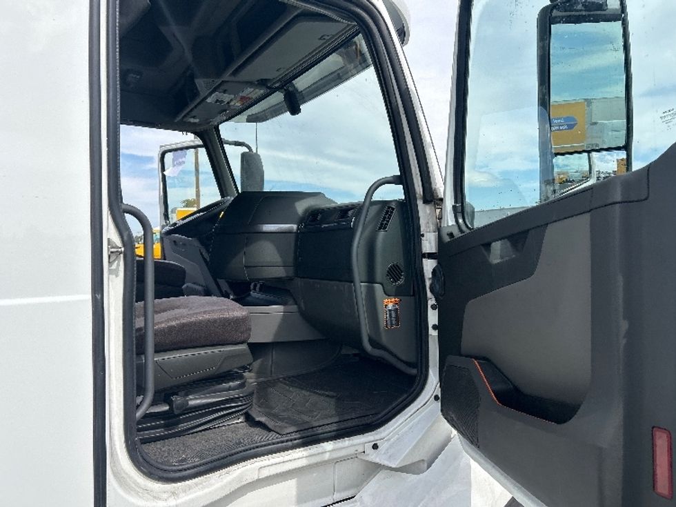 Sleeper Tractor-Heavy Duty Tractors-Volvo-2023-VNL64760-West Sacramento-CA-361,222\n\t\tmiles-$ 106,250 - Image 13