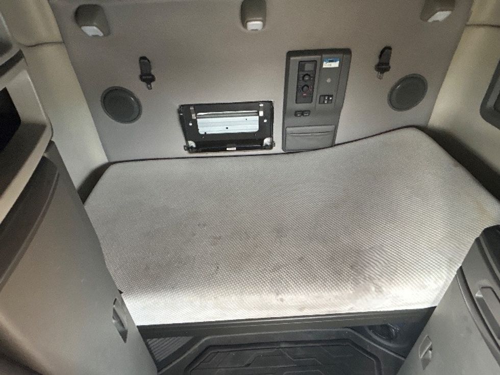 Sleeper Tractor-Heavy Duty Tractors-Volvo-2023-VNL64760-West Sacramento-CA-361,222\n\t\tmiles-$ 106,250 - Image 17