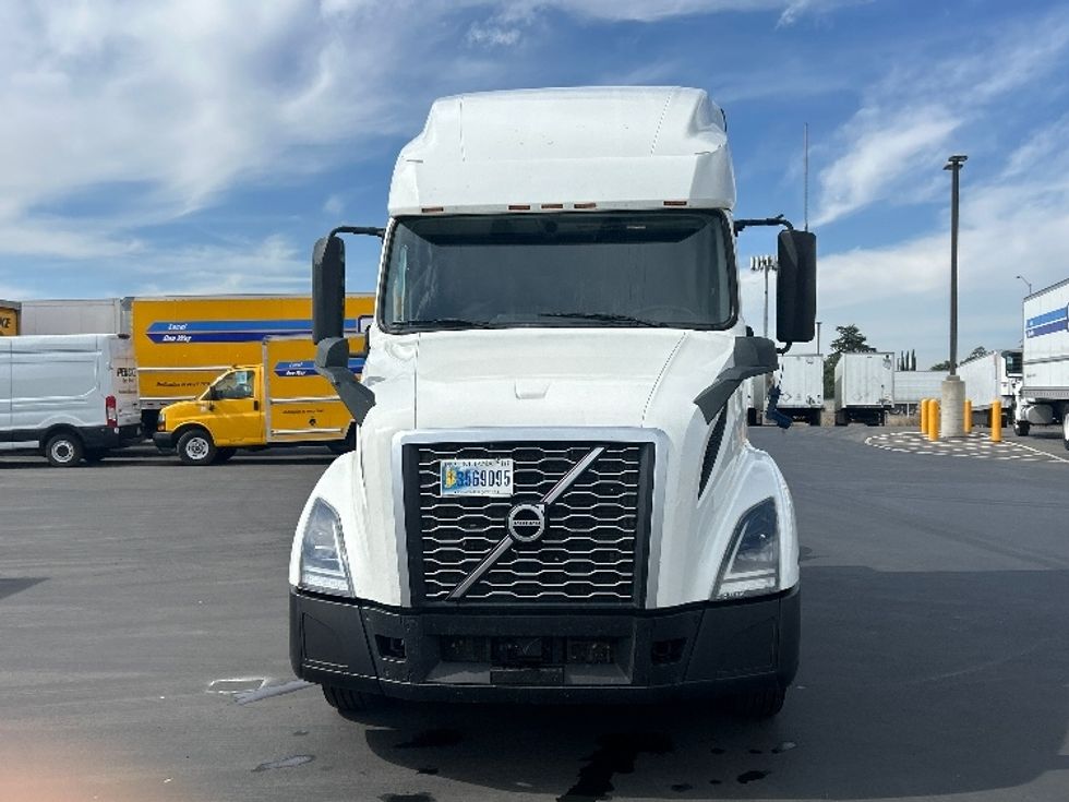 Sleeper Tractor-Heavy Duty Tractors-Volvo-2023-VNL64760-West Sacramento-CA-361,222\n\t\tmiles-$ 106,250 - Image 2