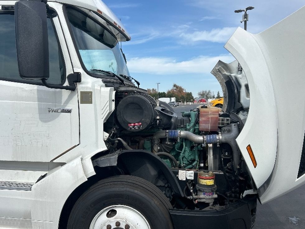 Sleeper Tractor-Heavy Duty Tractors-Volvo-2023-VNL64760-West Sacramento-CA-361,222\n\t\tmiles-$ 106,250 - Image 20