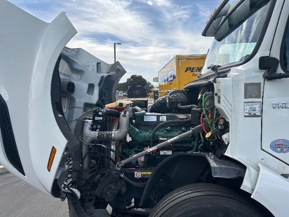 Sleeper Tractor-Heavy Duty Tractors-Volvo-2023-VNL64760-West Sacramento-CA-361,222\n\t\tmiles-$ 106,250 - Image 21
