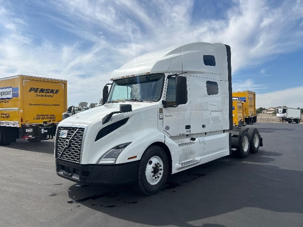 Sleeper Tractor-Heavy Duty Tractors-Volvo-2023-VNL64760-West Sacramento-CA-361,222\n\t\tmiles-$ 106,250 - Image 3