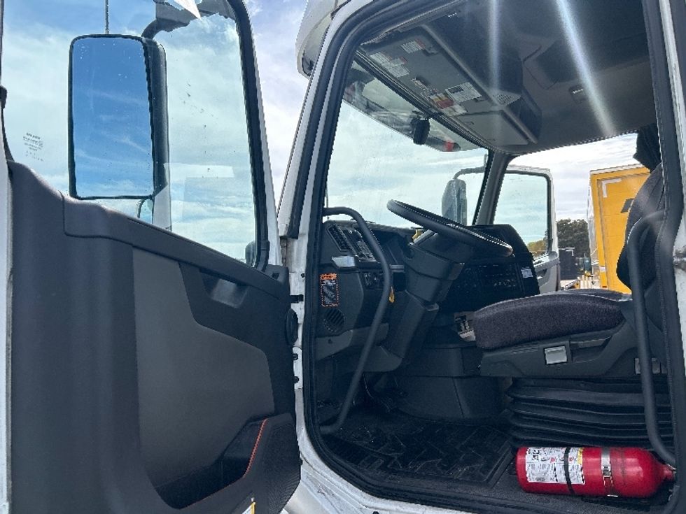 Sleeper Tractor-Heavy Duty Tractors-Volvo-2023-VNL64760-West Sacramento-CA-361,222\n\t\tmiles-$ 106,250 - Image 9