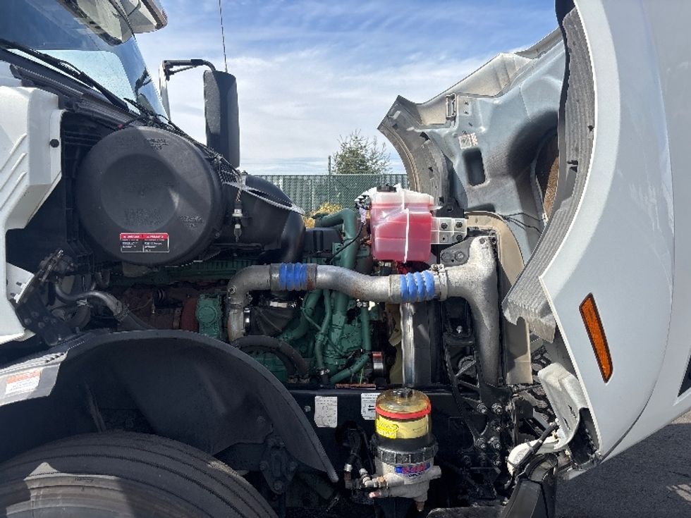 Sleeper Tractor-Heavy Duty Tractors-Volvo-2023-VNL64760-West Sacramento-CA-377,071\n\t\tmiles-$ 104,500 - Image 20