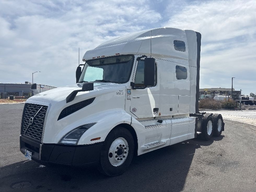 Sleeper Tractor-Heavy Duty Tractors-Volvo-2023-VNL64760-West Sacramento-CA-377,071\n\t\tmiles-$ 104,500 - Image 3