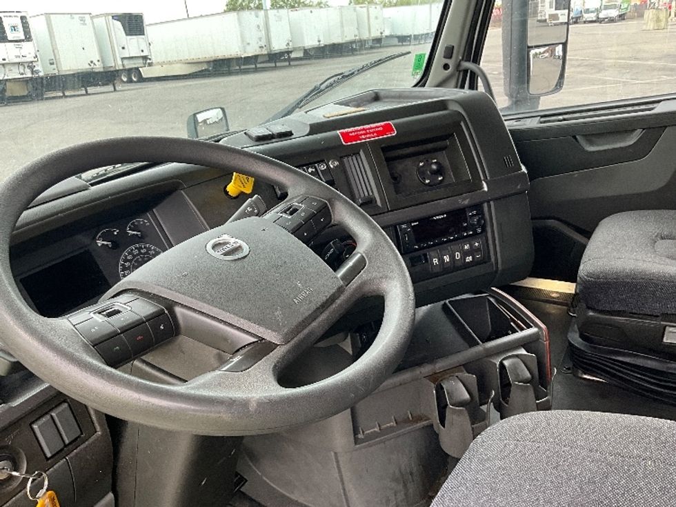 Sleeper Tractor-Heavy Duty Tractors-Volvo-2023-VNL64760-West Sacramento-CA-538,625\n\t\tmiles-$ 79,000 - Image 10