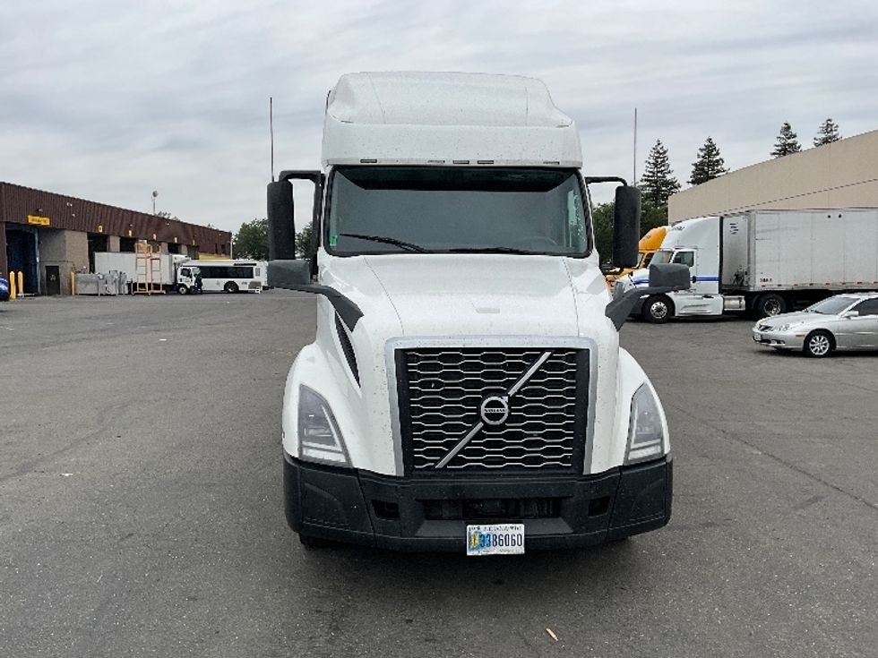 Sleeper Tractor-Heavy Duty Tractors-Volvo-2023-VNL64760-West Sacramento-CA-538,625\n\t\tmiles-$ 79,000 - Image 2