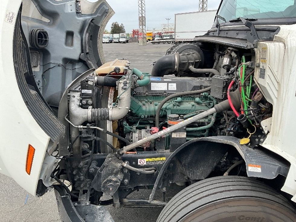 Sleeper Tractor-Heavy Duty Tractors-Volvo-2023-VNL64760-West Sacramento-CA-538,625\n\t\tmiles-$ 79,000 - Image 21