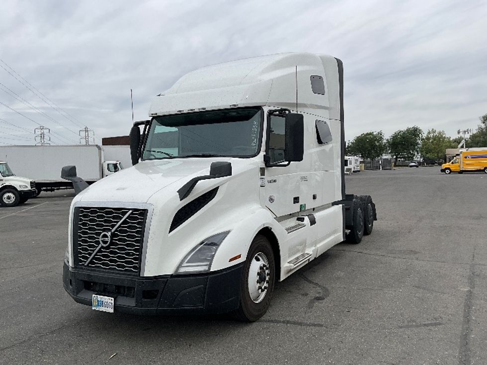 Sleeper Tractor-Heavy Duty Tractors-Volvo-2023-VNL64760-West Sacramento-CA-538,625\n\t\tmiles-$ 79,000 - Image 3