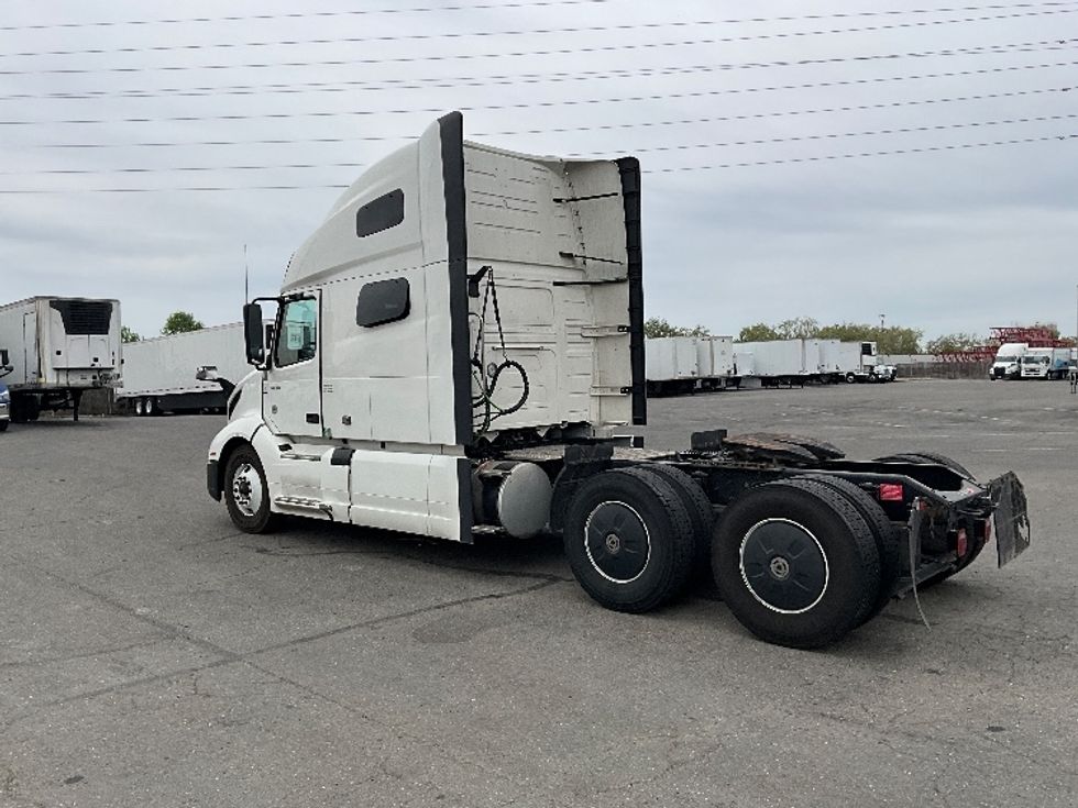 Sleeper Tractor-Heavy Duty Tractors-Volvo-2023-VNL64760-West Sacramento-CA-538,625\n\t\tmiles-$ 79,000 - Image 5