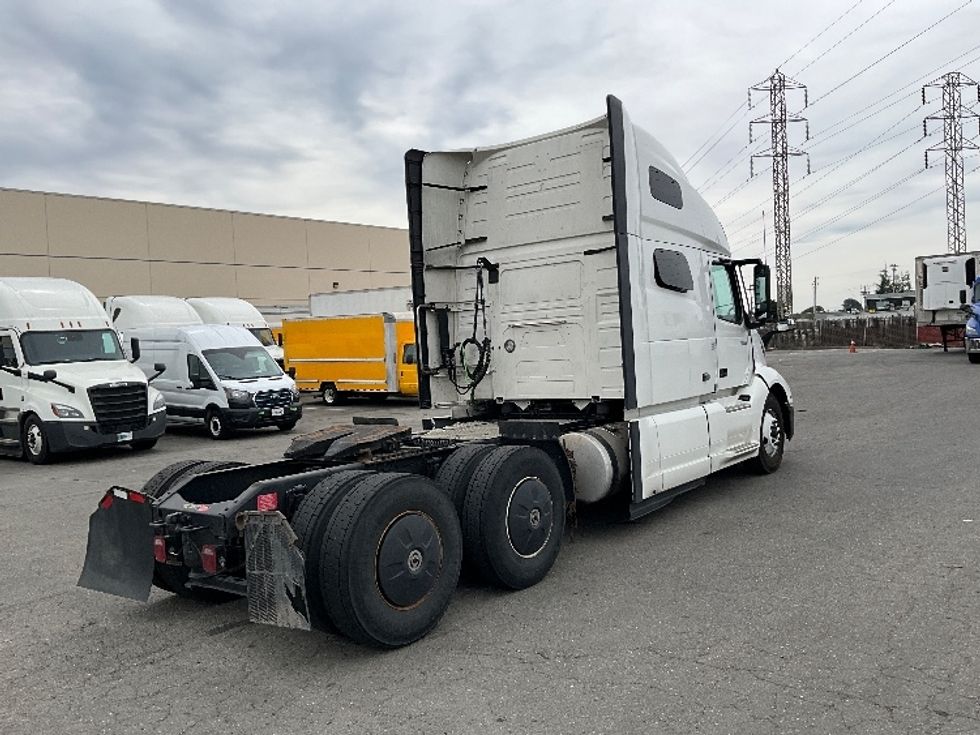 Sleeper Tractor-Heavy Duty Tractors-Volvo-2023-VNL64760-West Sacramento-CA-538,625\n\t\tmiles-$ 79,000 - Image 7