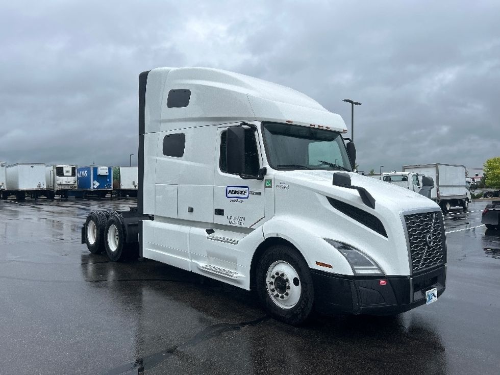 Sleeper Tractor-Heavy Duty Tractors-Volvo-2023-VNL64760-Windsor-WI-362,560\n\t\tmiles-$ 101,000 - Image 1