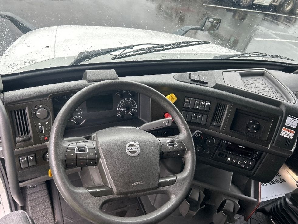 Sleeper Tractor-Heavy Duty Tractors-Volvo-2023-VNL64760-Windsor-WI-362,560\n\t\tmiles-$ 101,000 - Image 11
