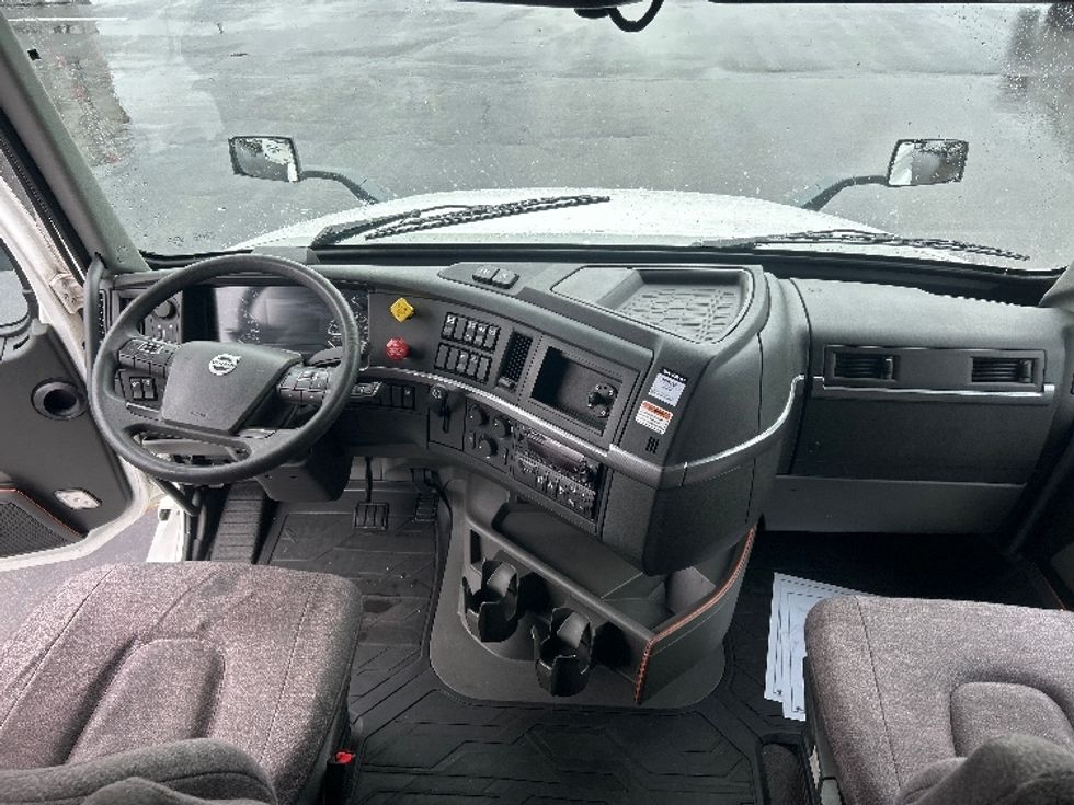 Sleeper Tractor-Heavy Duty Tractors-Volvo-2023-VNL64760-Windsor-WI-362,560\n\t\tmiles-$ 101,000 - Image 12