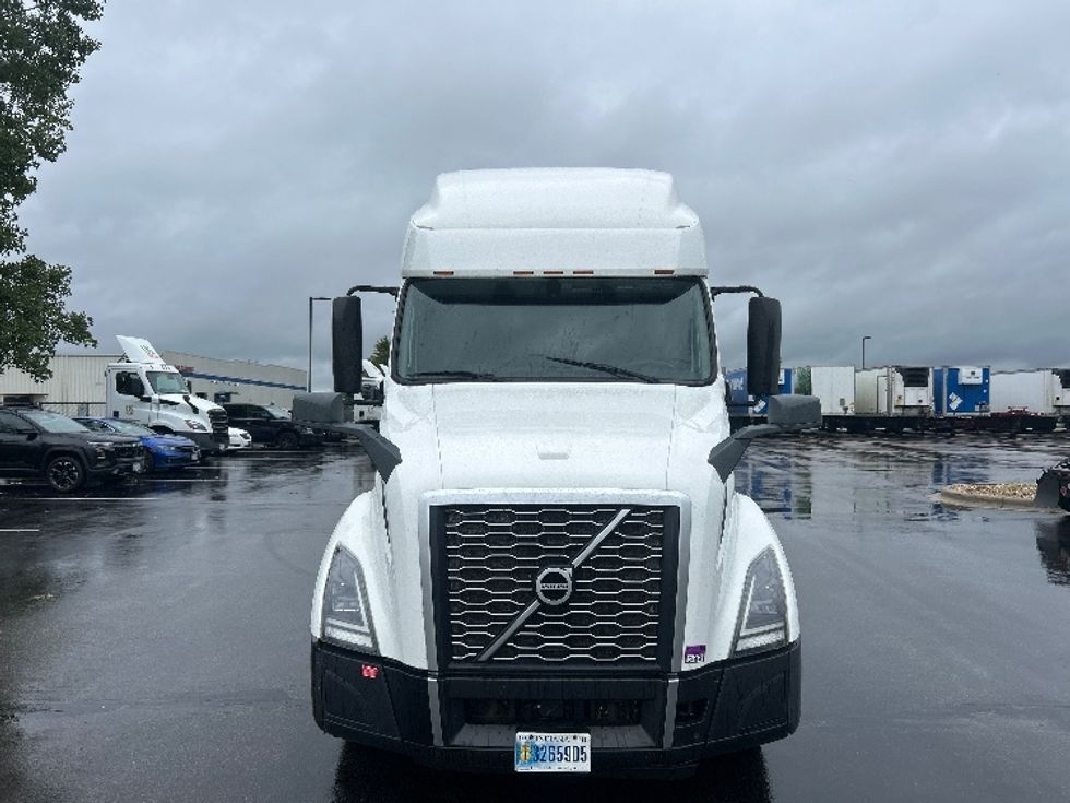 Sleeper Tractor-Heavy Duty Tractors-Volvo-2023-VNL64760-Windsor-WI-362,560\n\t\tmiles-$ 101,000 - Image 2