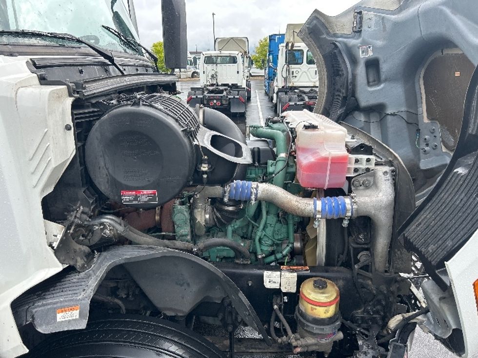Sleeper Tractor-Heavy Duty Tractors-Volvo-2023-VNL64760-Windsor-WI-362,560\n\t\tmiles-$ 101,000 - Image 20