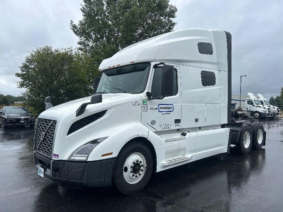 Sleeper Tractor-Heavy Duty Tractors-Volvo-2023-VNL64760-Windsor-WI-362,560\n\t\tmiles-$ 101,000 - Image 3