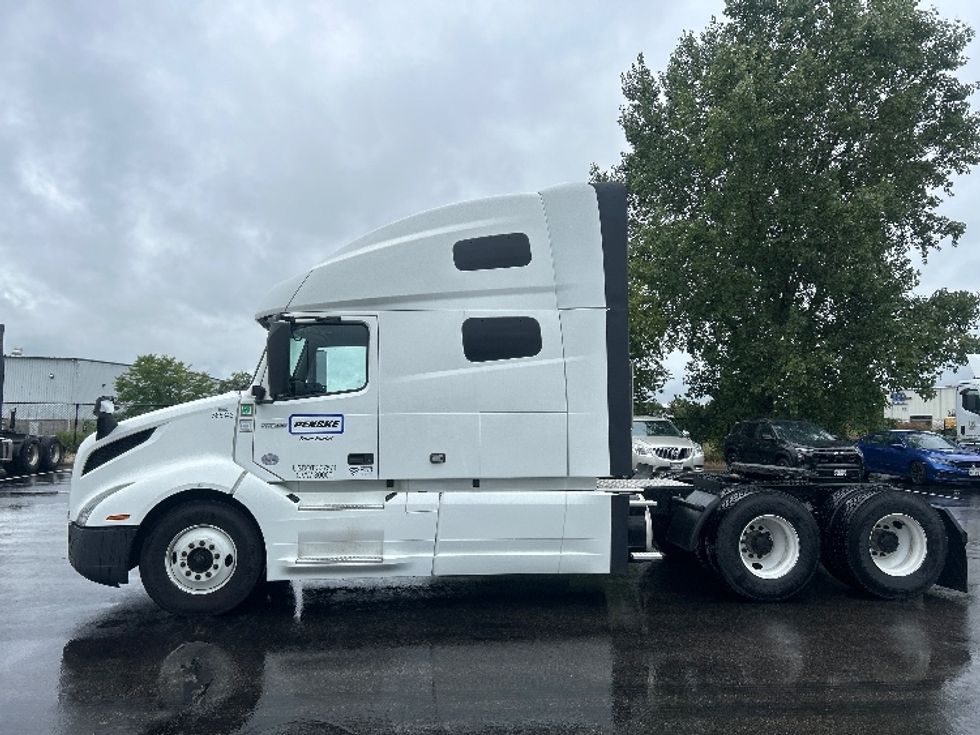 Sleeper Tractor-Heavy Duty Tractors-Volvo-2023-VNL64760-Windsor-WI-362,560\n\t\tmiles-$ 101,000 - Image 4