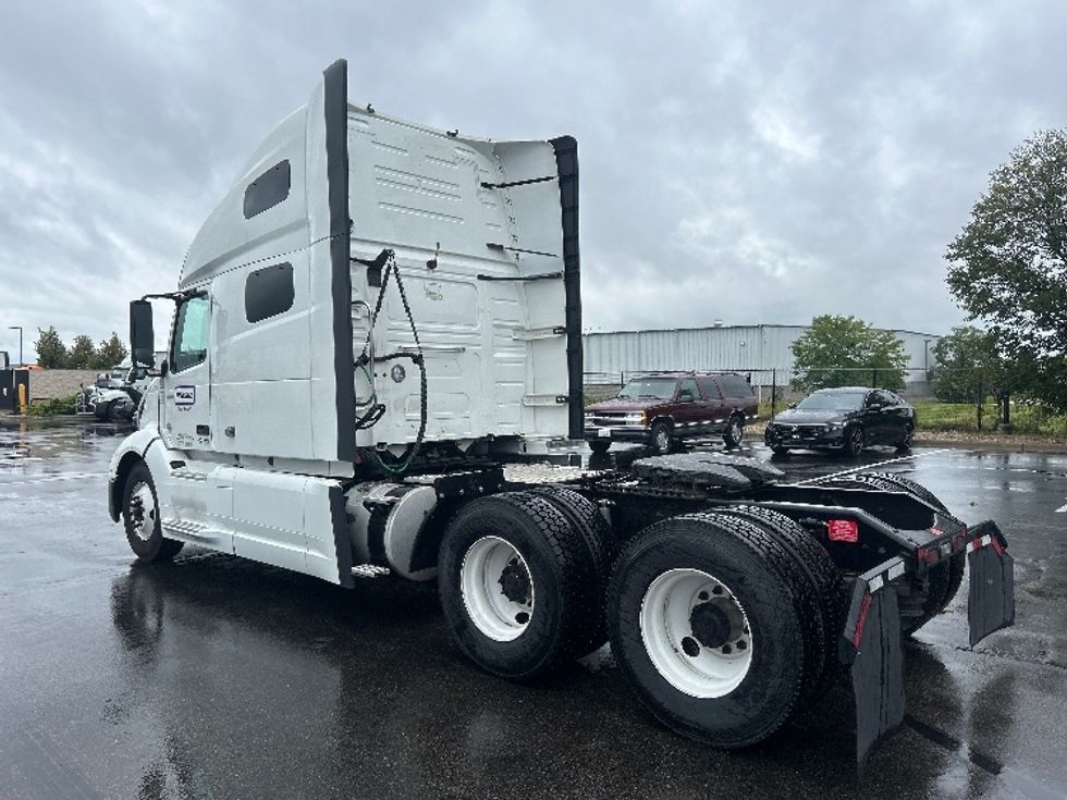 Sleeper Tractor-Heavy Duty Tractors-Volvo-2023-VNL64760-Windsor-WI-362,560\n\t\tmiles-$ 101,000 - Image 5
